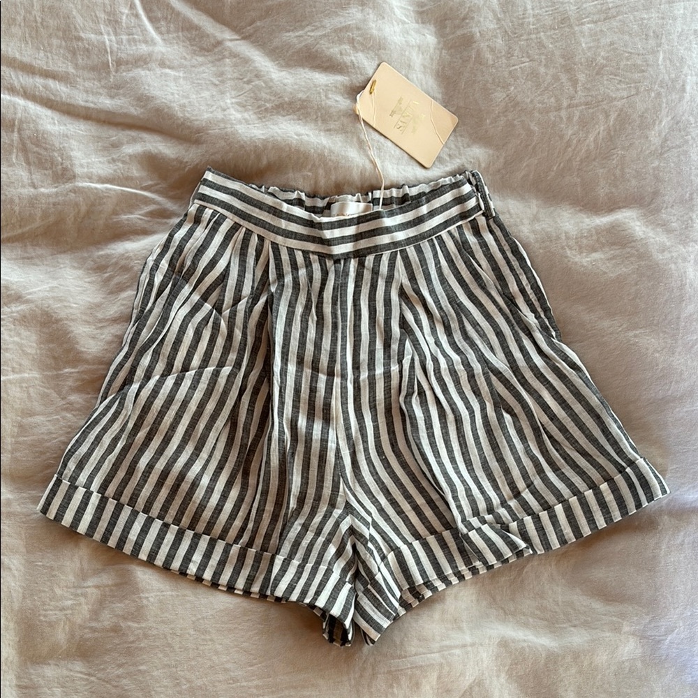Striped High-Waist Linen Blend Women’s Shorts - Black & White